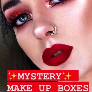 ❤️NAME BRAND RED 7 PEICE MAKE-UP MYSTERY BOX *NEW*